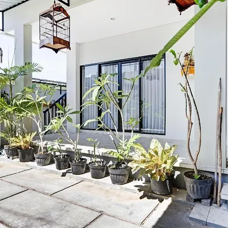 Oyo 90521 Rumah Ibu